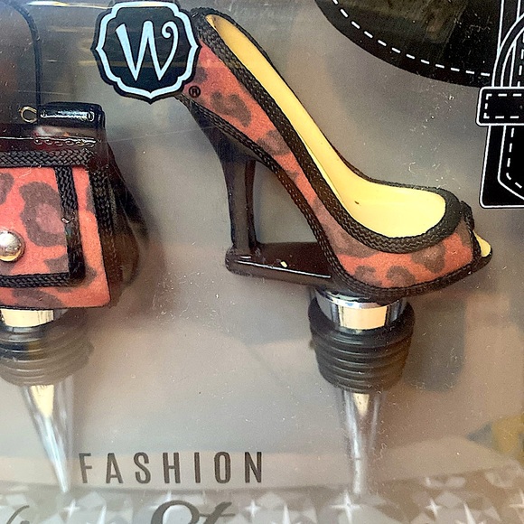 NEW WILD EYE DESIGN FASHION WINE STOPPERS 2 PIECE SET - Picture 3 of 5